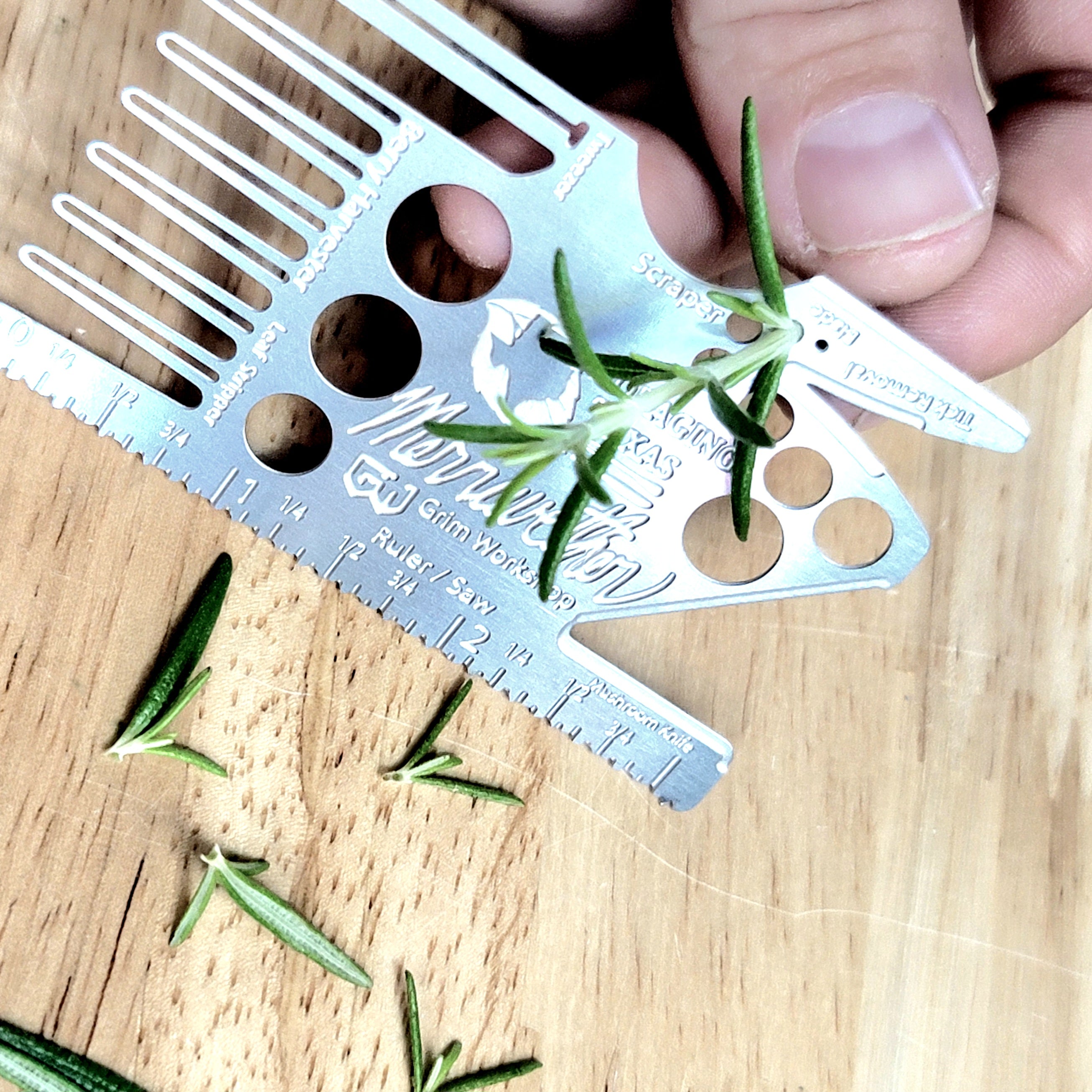 Mark Merriwether foraging kit. Credit card size foraging tools 
